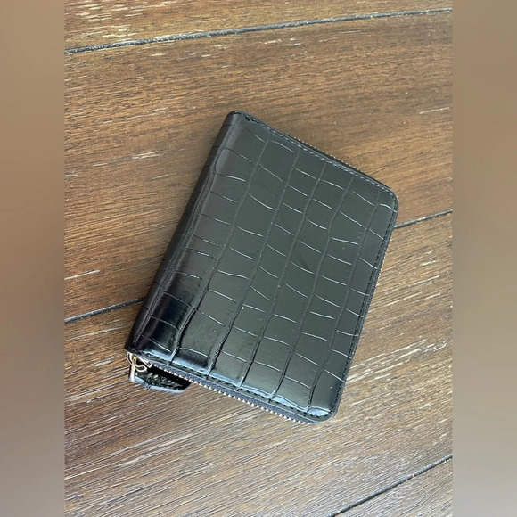 DKNY zip around wallet - Picture 2 of 12